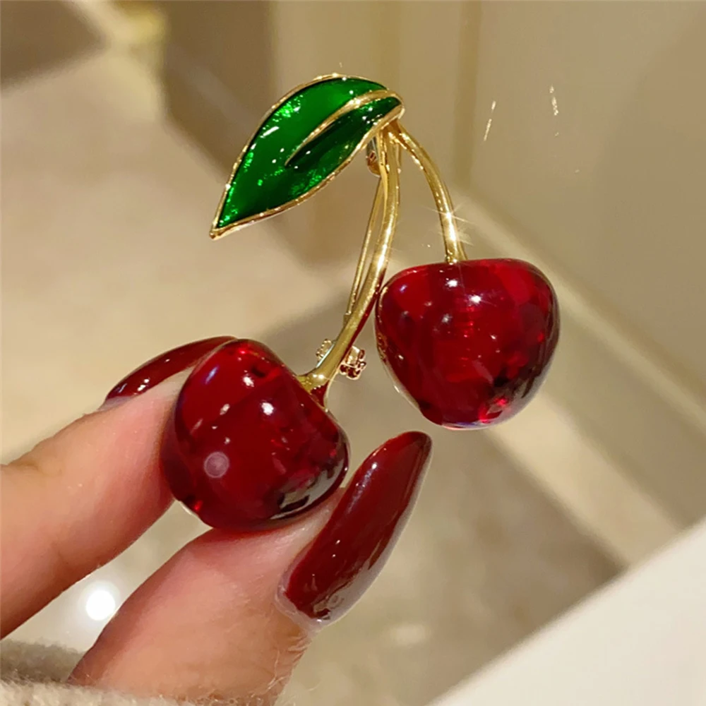 Broches de cereza roja oscura de cristal a la moda para mujer, ropa bonita, alfileres esmaltados de fruta de cristal de aleación, regalos de joyería para fiesta