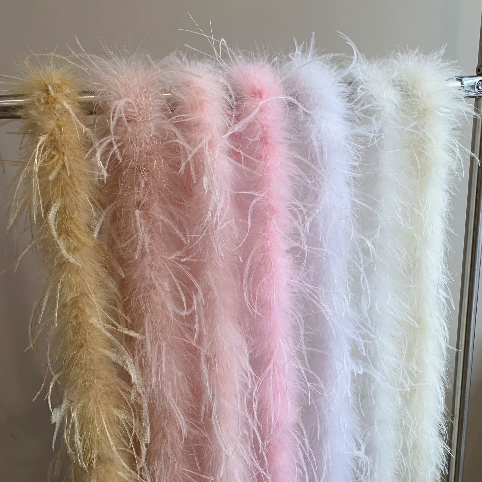 Оптовая продажа, 20 г, боа из страусиных перьев, 2 м, красочный шарф с перьями для танцевального выступления, вечерние украшения, аксессуары для одежды «сделай сам»