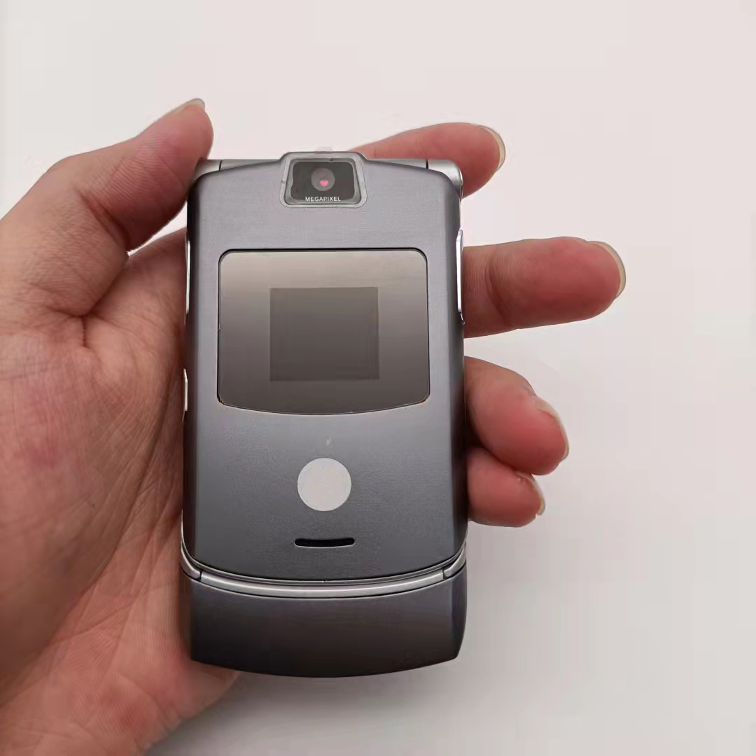 Motorola RAZR V3 Refurbished-Original Unlocked 2.2 inches GSM 850 / 900 / 1800 / 1900 mini USB Mini-SIM high quality