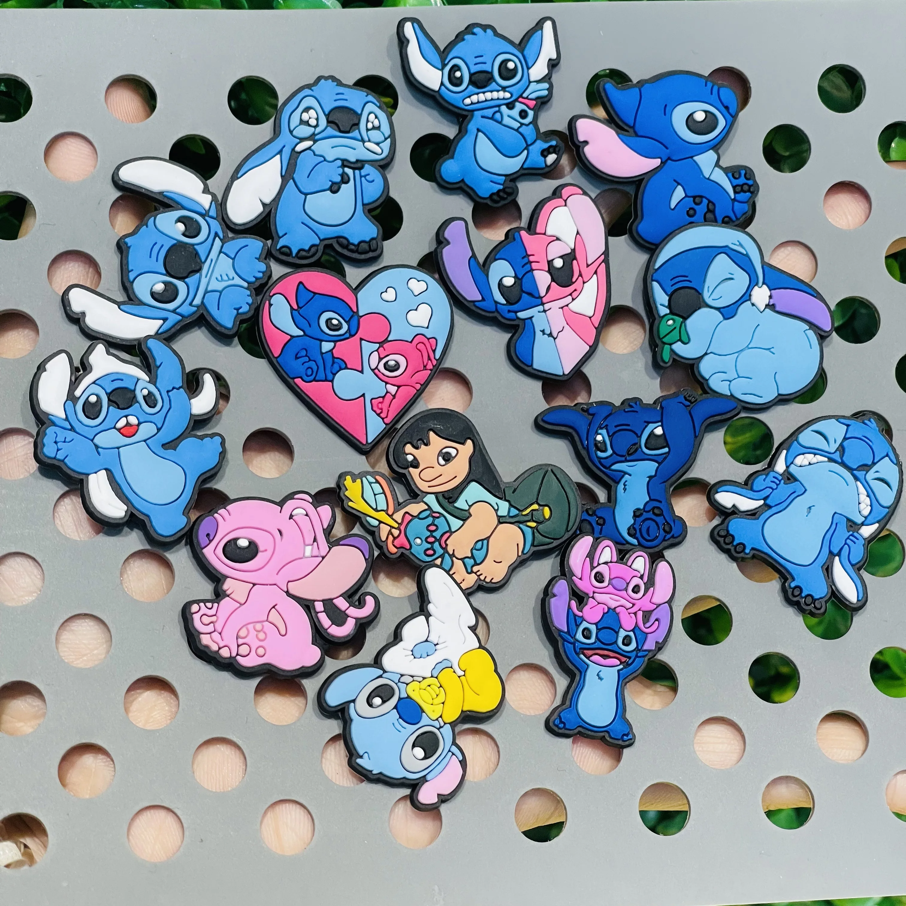 14-27 pezzi MINISO Stitch Cartoon Ciondoli per scarpe PVC Scarpe fai da te Decorazione Sandalo Accessori Fibbia per regali per bambini