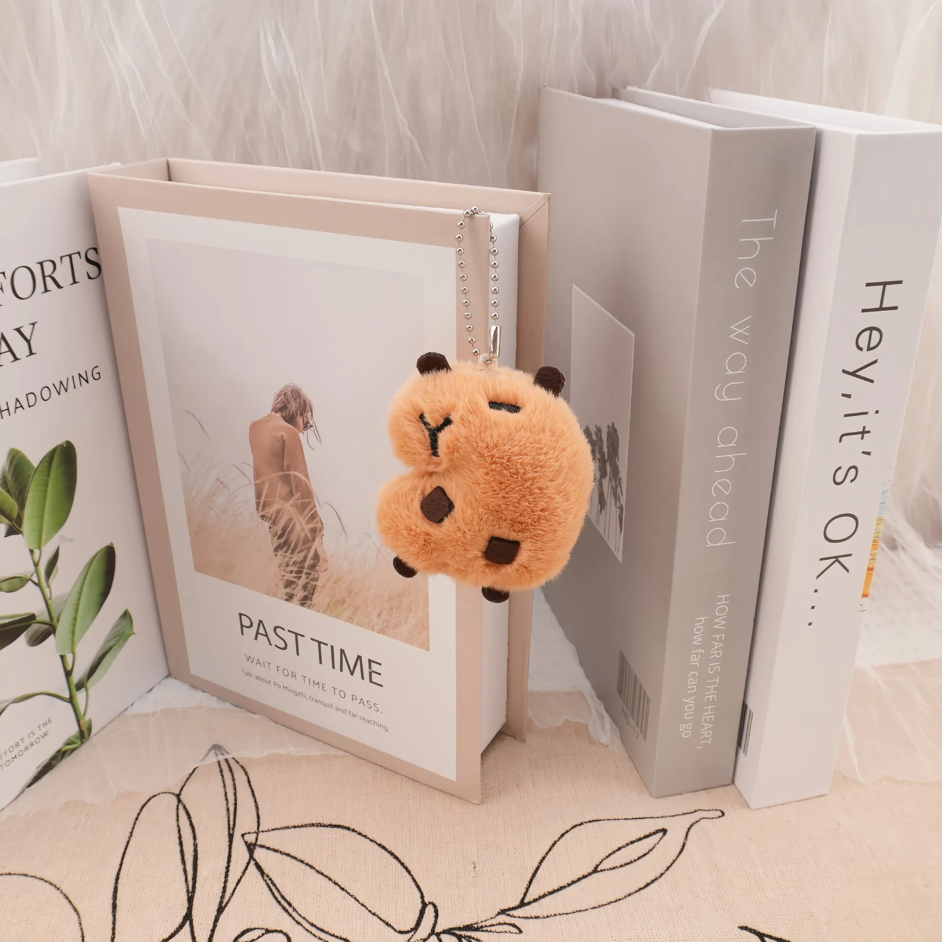 Criativo macio animal de pelúcia capivara boneca de pelúcia estrela rangido brinquedo dos desenhos animados saco pingente chaveiro mochila saco do carro chaveiro