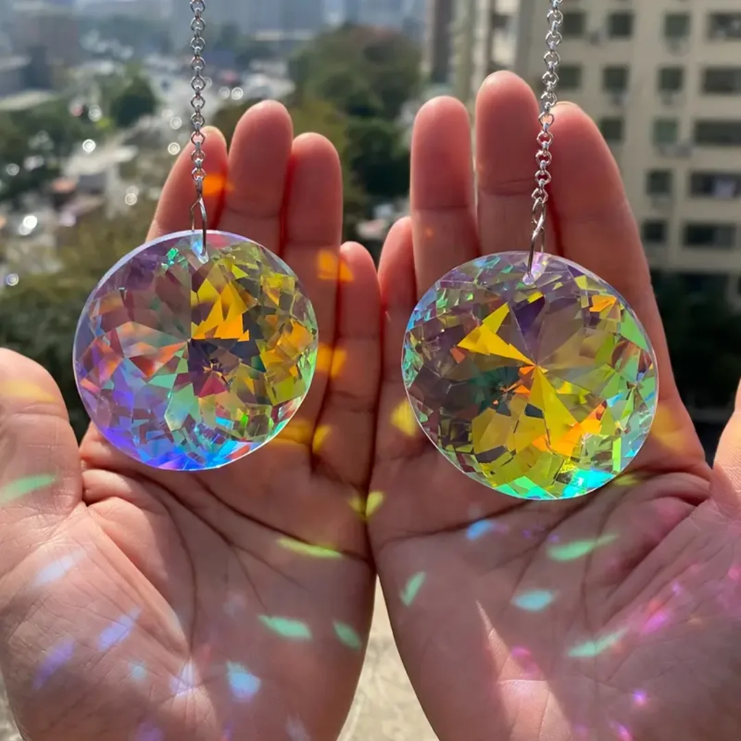 2個、ラウンドクリスタルサンキャッチャー、ガラスプリズムハンギングサンキャッチャー、レインボーメーカー、窓、バルコニー、キッチン、庭の装飾用