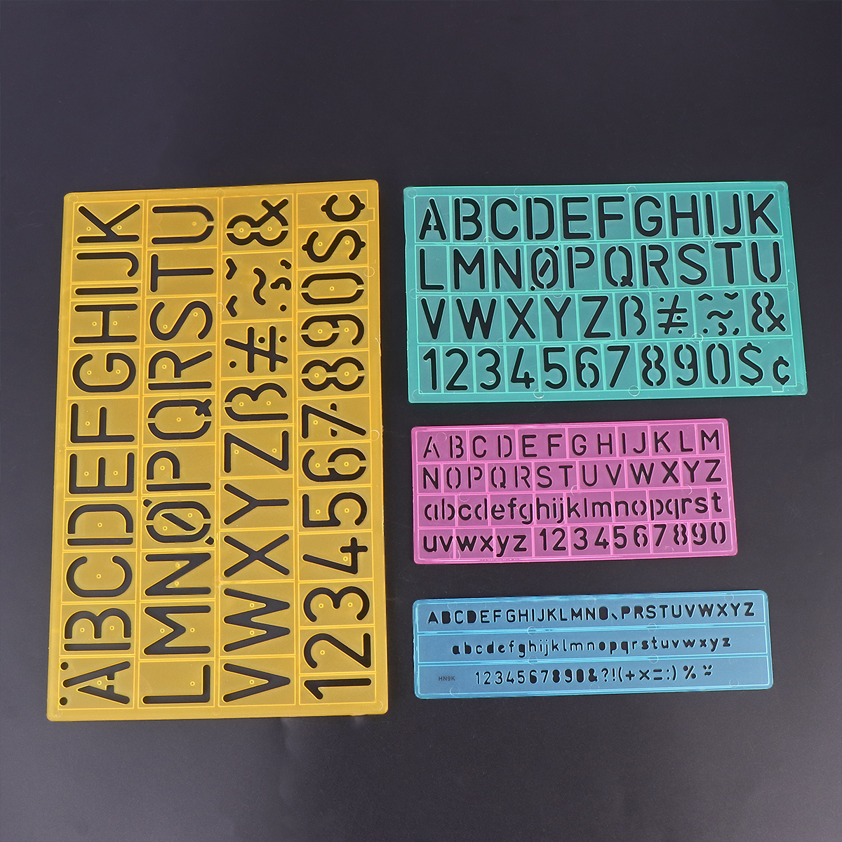 4pcs 알파벳 템플릿 편지 스텐실 낙서 눈금자 어린이 중공 알파벳 기호 눈금자 제도 용품 플라스틱 학교