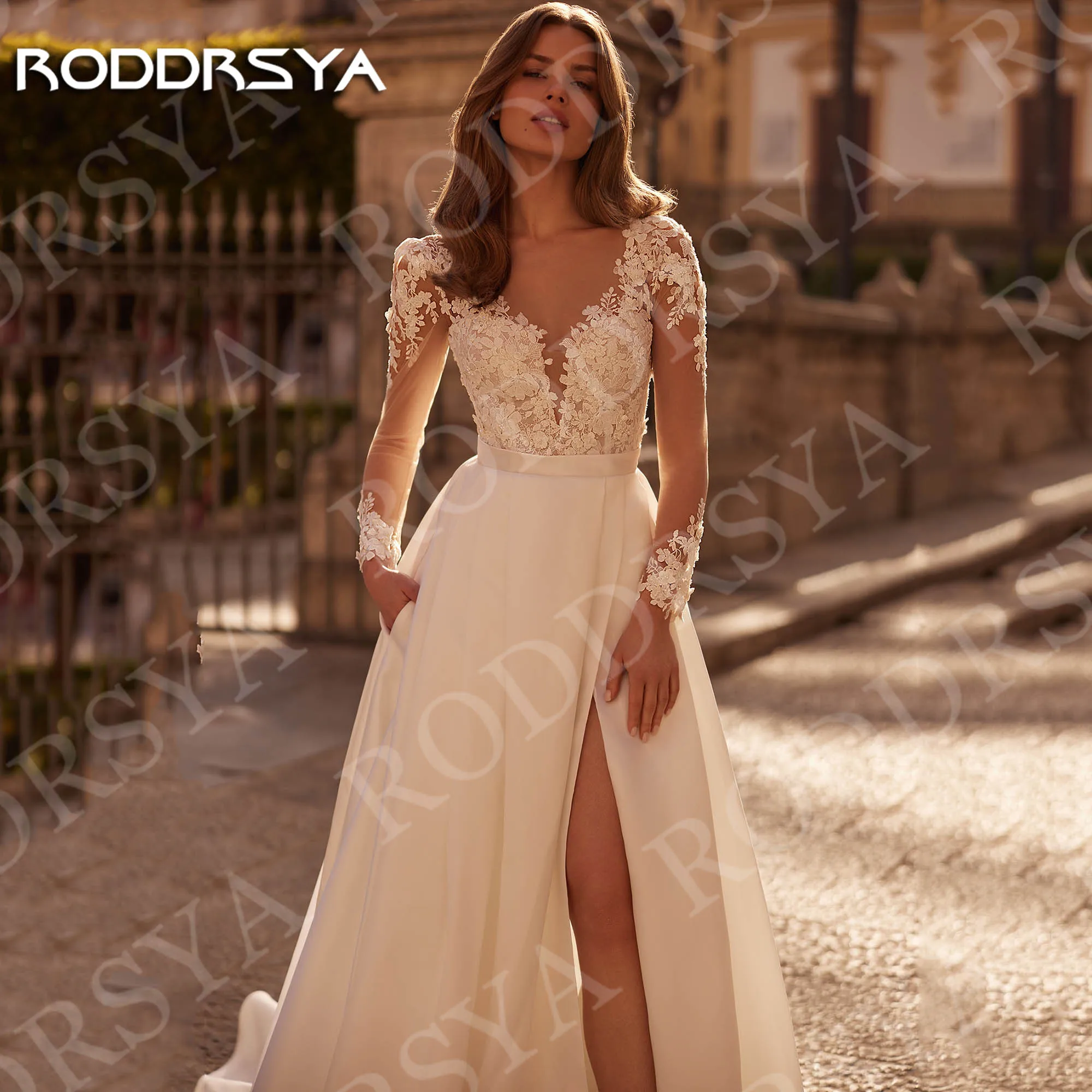 RODDRSYA abito da sposa con scollo A V A maniche lunghe in pizzo squisito una linea di abiti da sposa con spacco alto in raso personalizzato 2025 Manica Lunga V Neck Abito Da Sposa Pizzo Squisite A Line Raso Alto Split