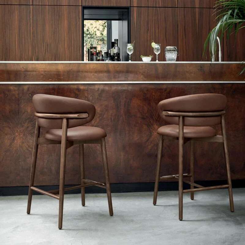 Sillas de Bar de madera maciza de lujo, luz nórdica, taburetes altos de cocina modernos para el hogar, taburetes con respaldo de tela de diseñador para muebles de Bar