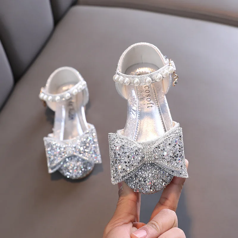 Ainyfu sandálias infantis de lantejoulas, sapatos de princesa com laço doce e strass, moda antiderrapante, sandálias planas com fundo macio para crianças