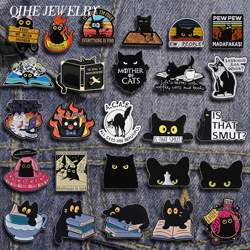 31 Tipi Cartoon Punk Nero Peeping Cat Spilla Smalto Spille Simpatico Gatto Lettura Libro Spille Borsa Risvolto Distintivo Gioielli Regali Amici