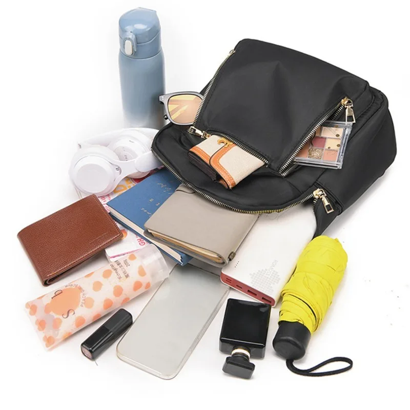 Bolsa casual elegante de nylon para mulheres, mochila de viagem leve, mochila moderna para estudantes universitários com alças duplas.