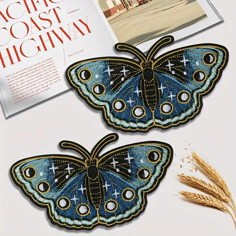 1PC Mitternachtsblauer Schmetterling Gestickter Aufnäher Natur Insekt Abzeichen DIY Geschenk Eisen auf Patches für Kleidung Kappe Jacke Trucker Hut