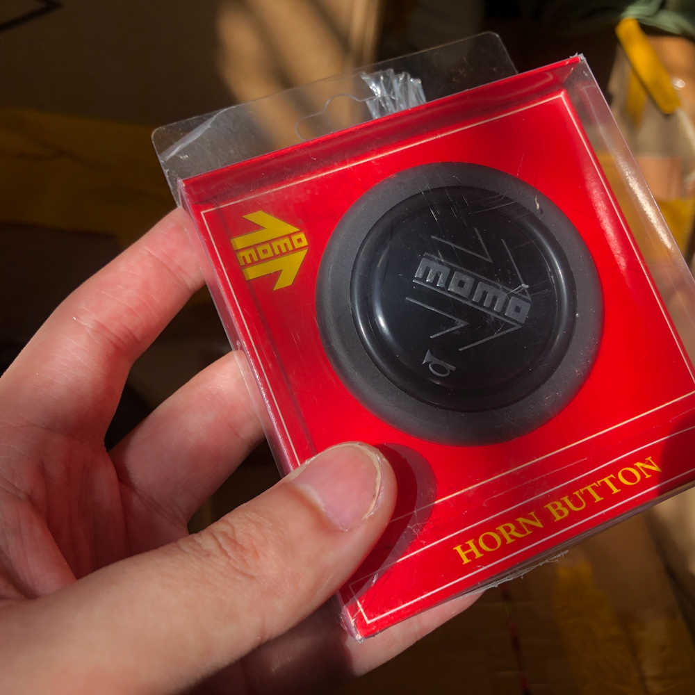レーシングドリフトユニバーサル MOMO ステアリングホイールホーンボタン車 JDM ステアリングホイールボランチホーンボタン VW ホンダトヨタ BMW 日産