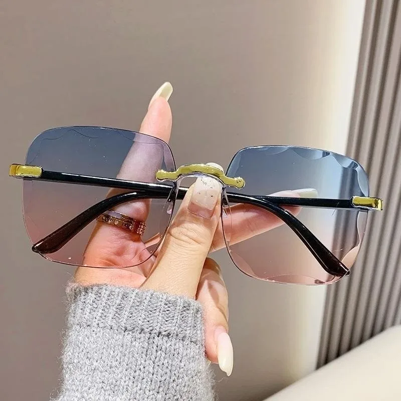 แว่นกันแดดผู้หญิงย้อนยุคกรอบใหญ่ราคาเดิมขายพิเศษใหม่ UV ทน UV400 ครีมกันแดดแว่นตาแว่นกันแดดผู้หญิง