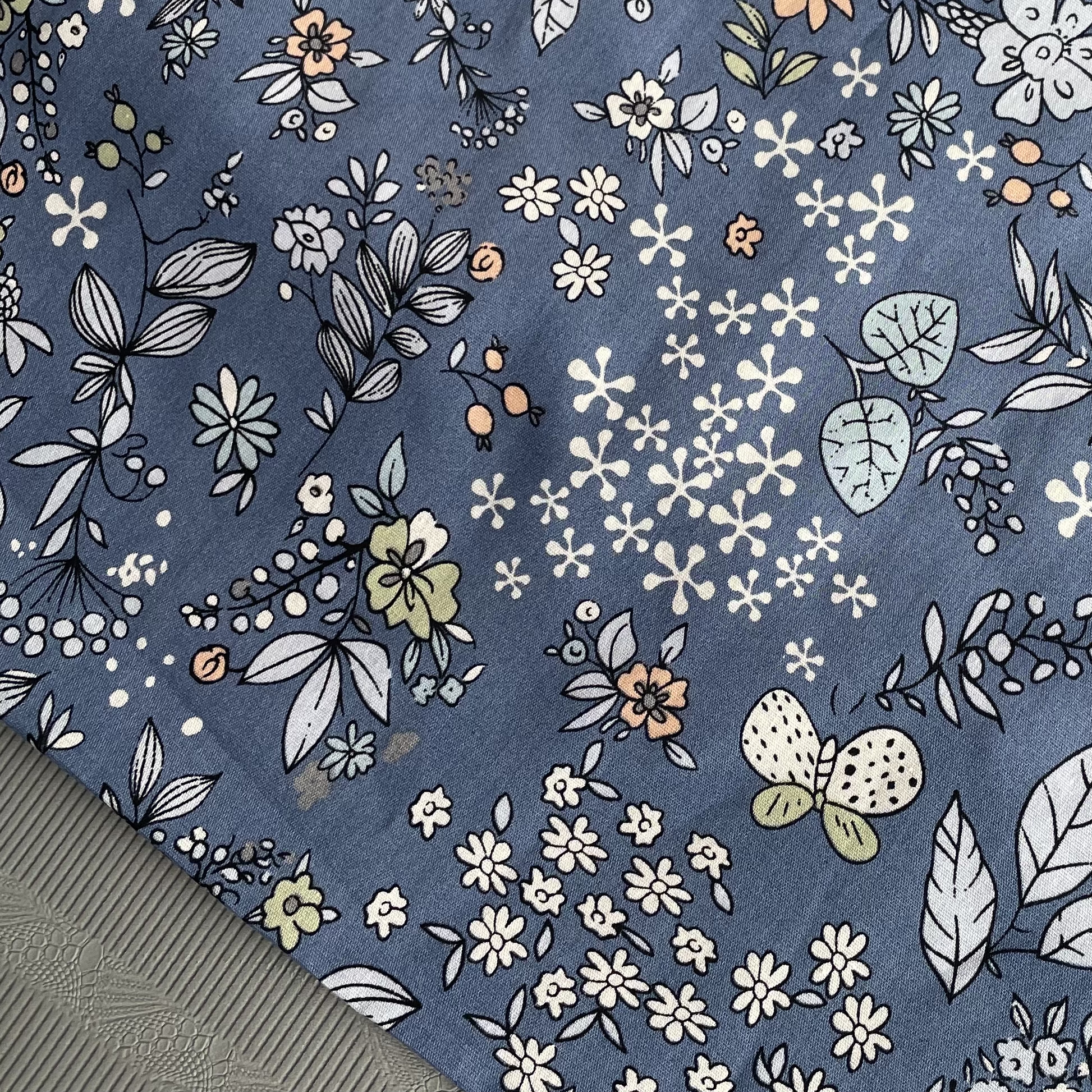 花柄の青い花柄のキャンバス,縫製とデザイナーのスカートのために使用されるオリジナルのデジタルプリント生地,手作りのdyl,100%