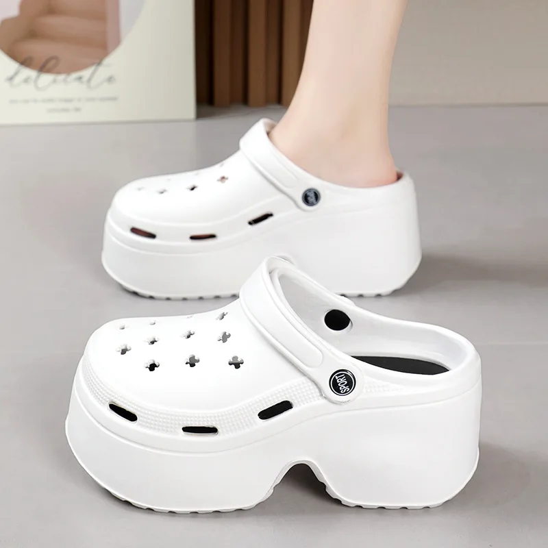9 cm Dicke frauen Sandalen 2024 Neue Sommer Hausschuhe Hohe Ferse Weiche Sohle Strand Garten Schuhe Im Freien Wasserdichte frauen Loch Schuhe