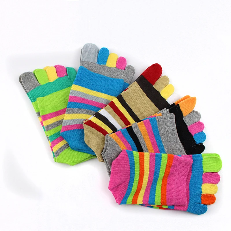 Nuevos calcetines con dedos para mujer, divertidos calcetines con cinco dedos, calcetines cortos transpirables de algodón con estampado de rayas coloridas y arcoíris para mujer