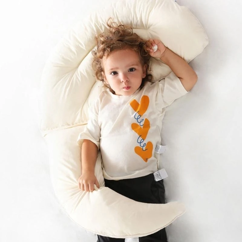 Gối ngủ trẻ mềm mại trong hình mặt trăng với vải cotton có thể giặt thoáng khí A2UB