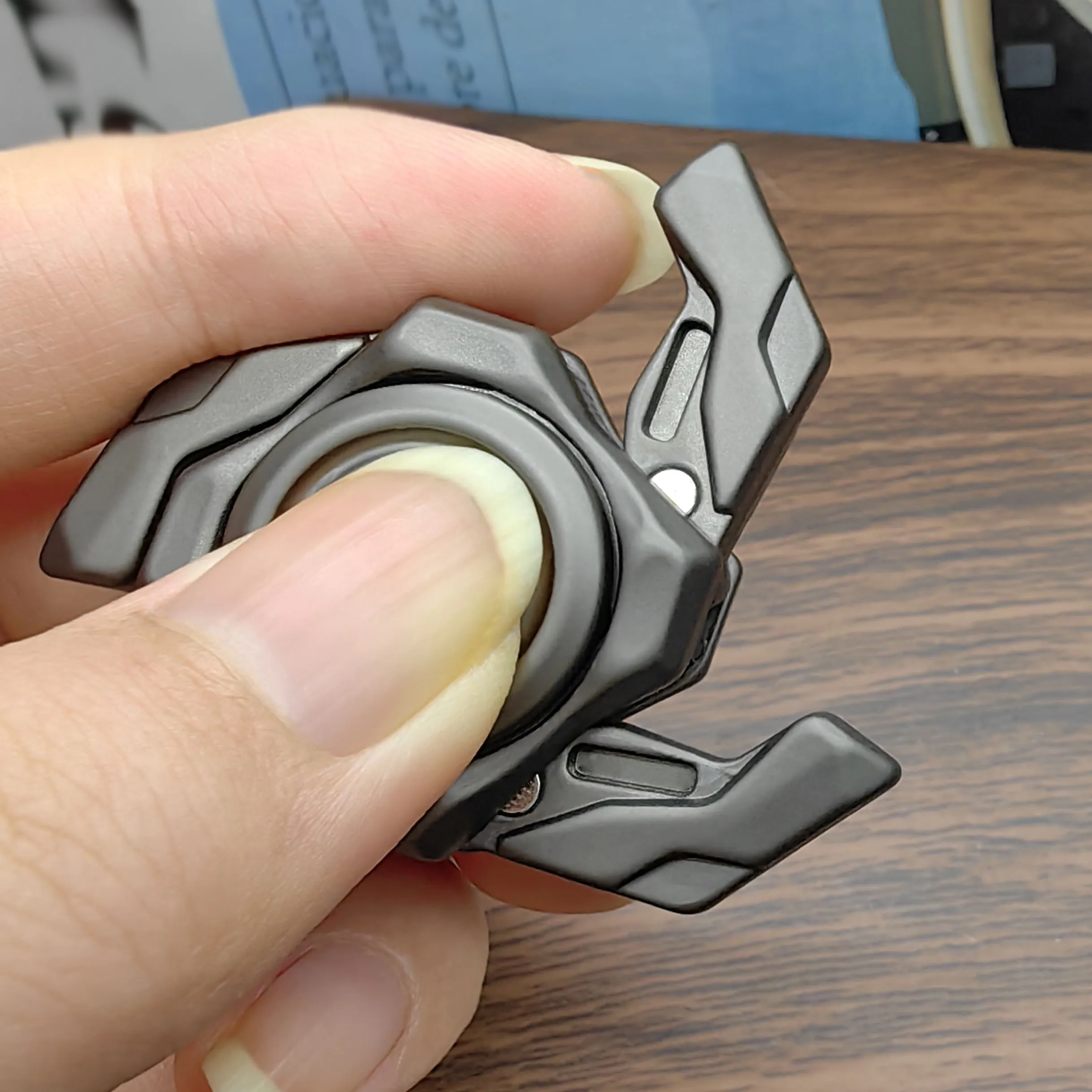EDC Fidget Sliders MINI เปิดเกราะ SPINNING TOP Fidget ของเล่นความเครียดบรรเทาสําหรับผู้ใหญ่โลหะแม่เหล็กของเล่นความวิตกกังวลและความเครียด Reli