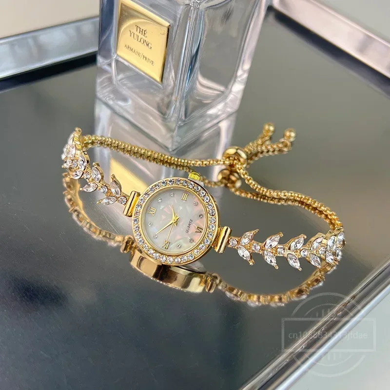 Reloj de mujer con cadena de sirena, pulsera de ajuste libre de diamantes de lujo ligera, relojes de cuarzo dorados Beimu a la moda para mujer