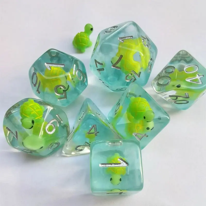 Neues DND gehobenes 7-teiliges Harzwürfelset Polyedrisches Inline-Tier D4 D6 D8 D10 D12 D20 Würfel für RPG-Brettspiel und Tischspiele