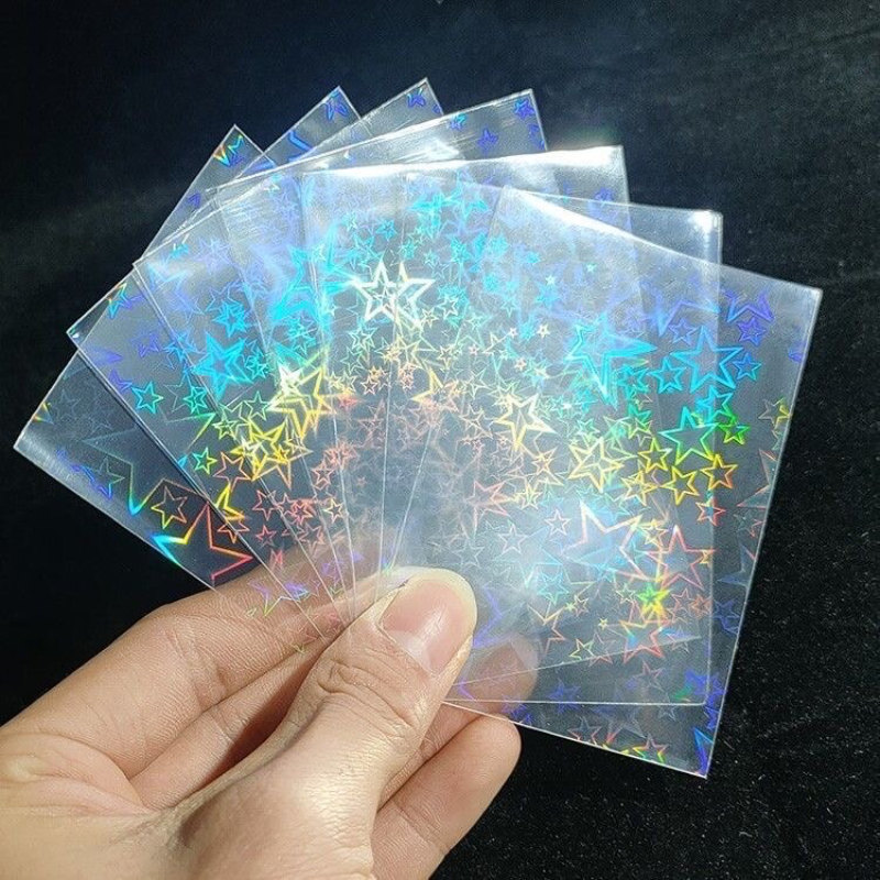 50PCS 58x87 มม.เลเซอร์ดาวหัวใจสายรุ้งผีเสื้อดอกไม้ไฟเกม Idol การ์ด Protector Holographic CLEAR การ์ดฟิล์มแขน
