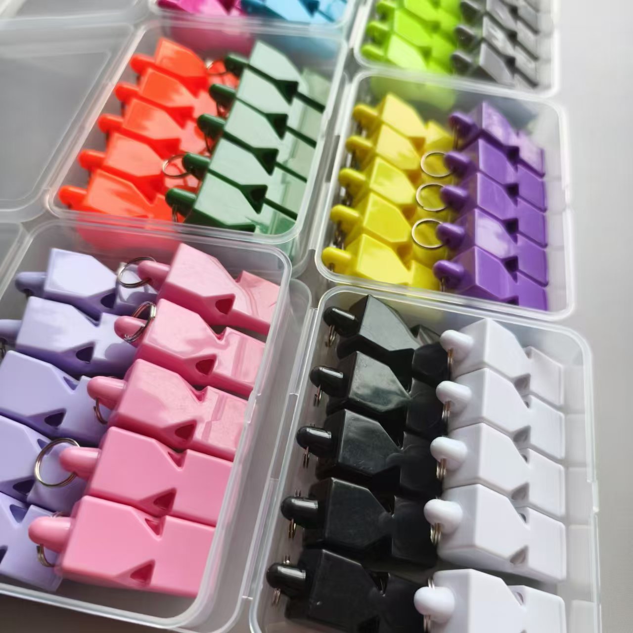 Fabriekspromotie Kleur Voetbal Basketbal Scheidsrechter Fluitje 120dB Outdoor Rescue Fluitje, 10 stks/doos