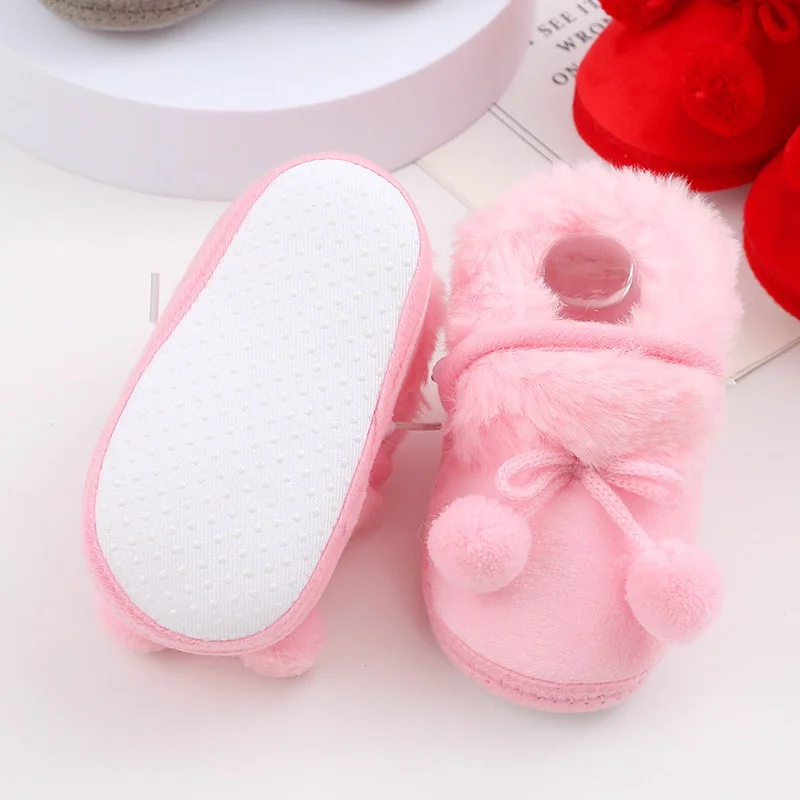 Botas de nieve cálidas para bebé, zapatos de princesa para interiores, fondo suave, zapatos cómodos para bebé recién nacido, bolas de felpa, Invierno