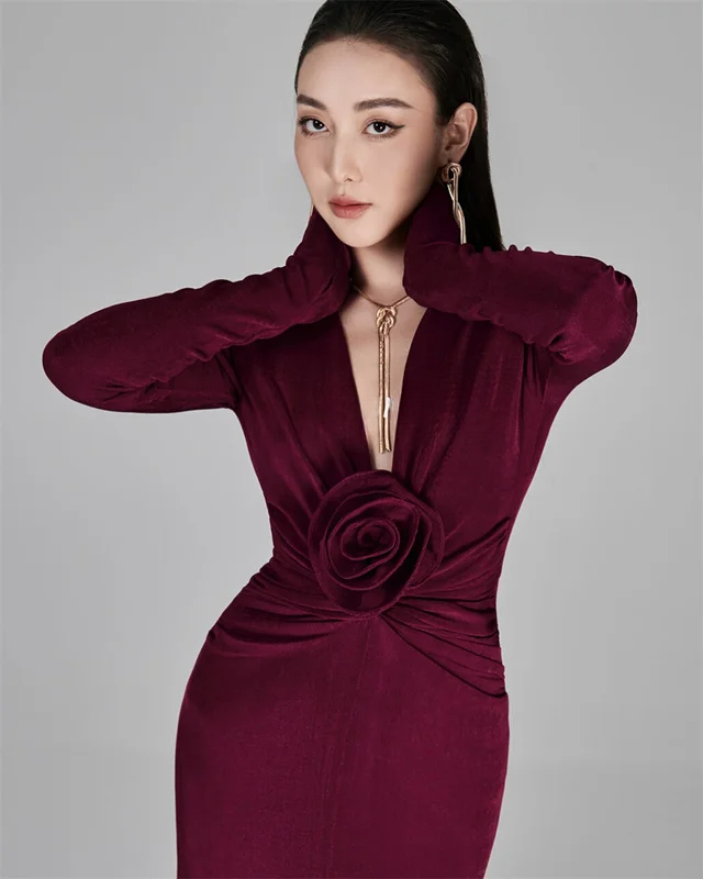 Personalizado formal veludo artesanal flor plissado em linha reta com decote em v vestidos longos sob medida vestidos de ocasião requintado elegante
