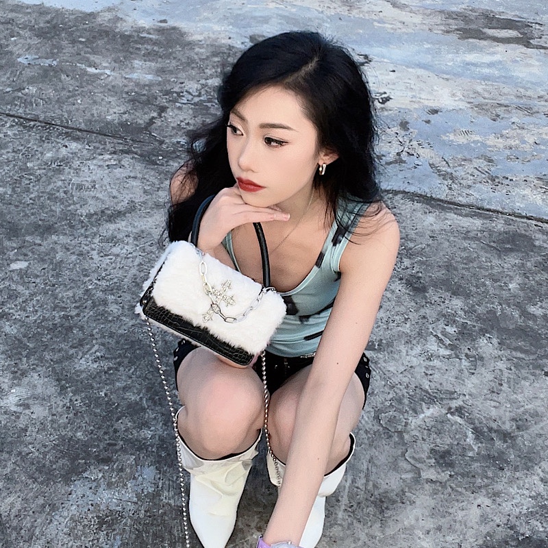 Xiuya Y2k ゴシックハンドバッグ女性のためのソフトぬいぐるみクロスアップリケチェーンショルダーバッグホットガールズヒップホップアメリカンスタイルクロスボディバッグ