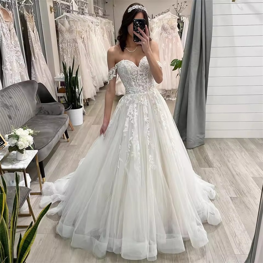 Customized Elegant Boho Wedding Dresses Lace Applique A-Line Wedding Gowns Sweep Train Long Puffy Bride Dress vestidos de novia
