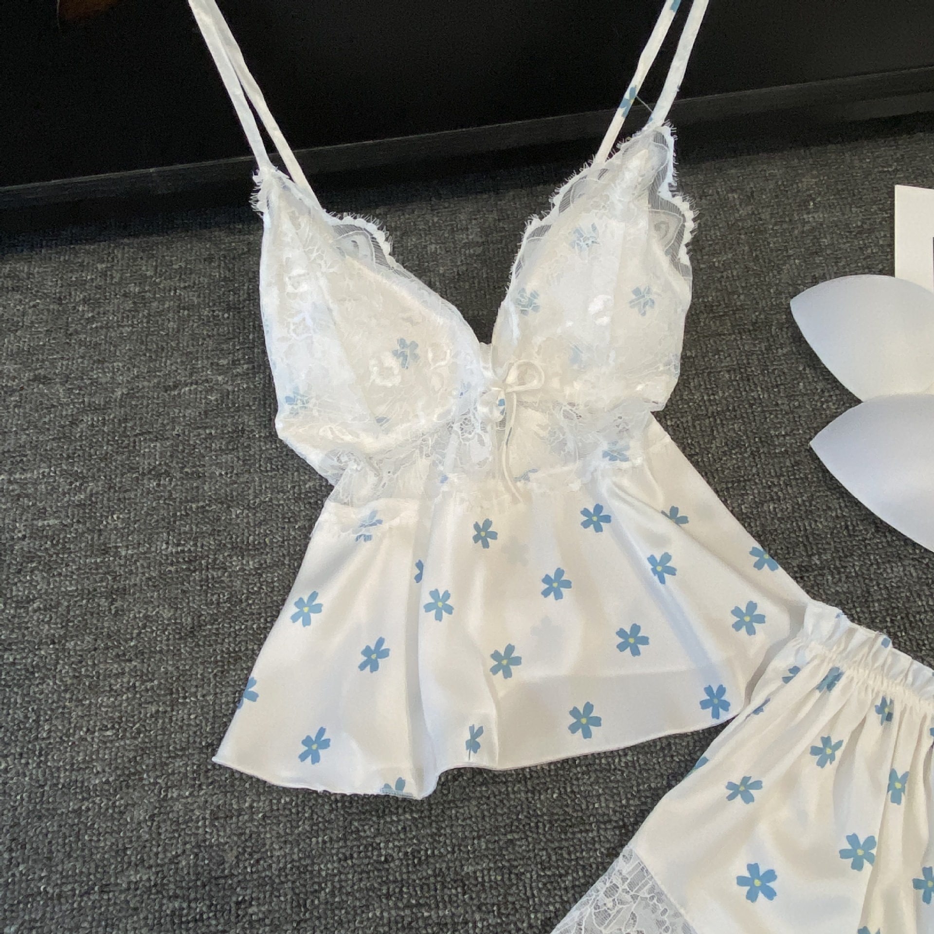 Sommer Frauen Pyjamas Dessous Zwei Stück Spitze Nachtwäsche Set Sexy Ärmellose Pijamas Anzug Satin Hosenträger Top & Shorts Homewear