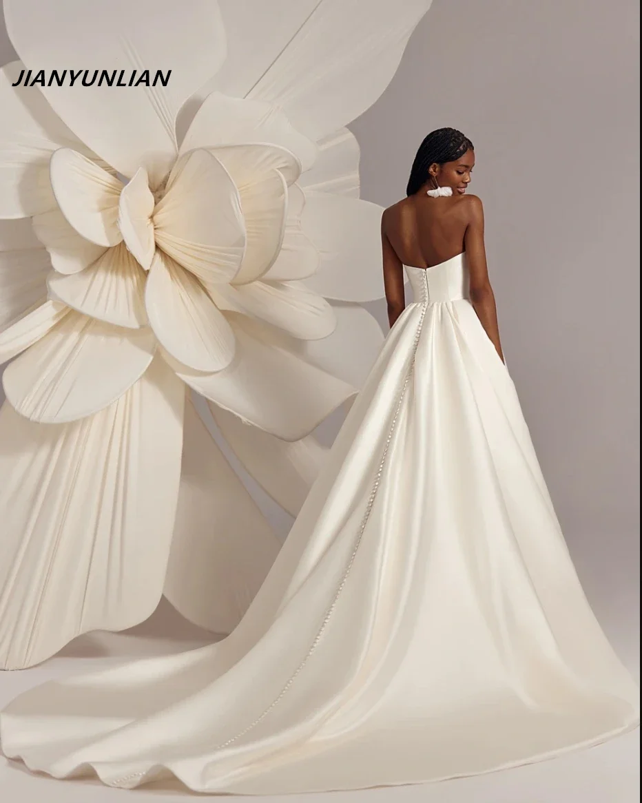 Abiti da sposa personalizzati Lunghezza pavimento Sweetheart A-Line Coda lunga Backless per le donne Misura abiti da sposa affascinanti