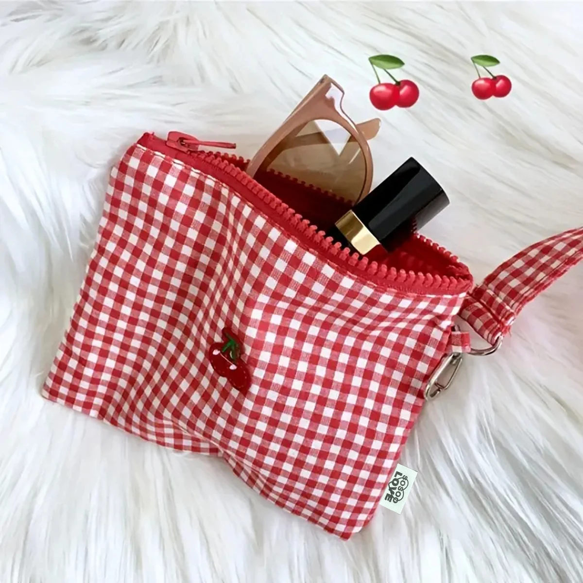 Make-up-Tasche aus rotem Kirsch-Canvas, tragbar und leicht zu tragen. Rot karierte Kosmetik-Lippenstift-Aufbewahrungstasche mit großem Fassungsvermögen.