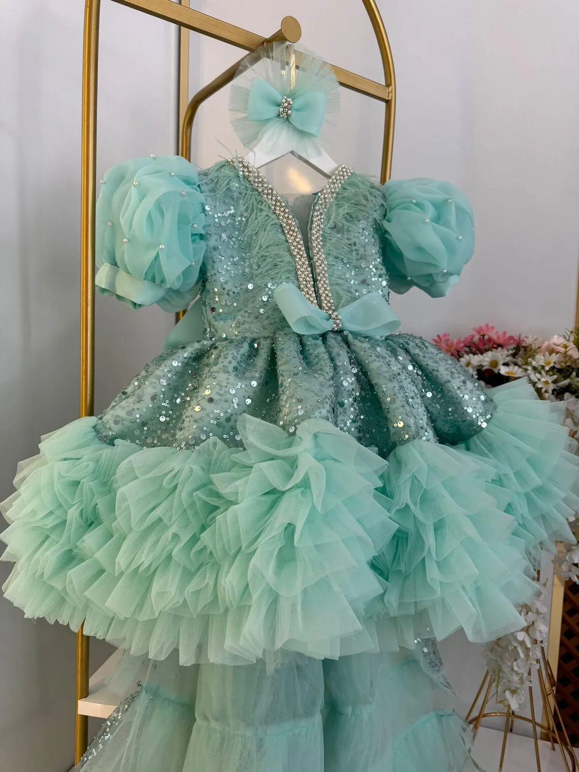 결혼식을위한 맞춤형 푹신한 반짝이 핫 핑크 공주 꽃의 소녀 드레스 파티 생일 미인 대회 기차와 Tulle 댄스 파티 드레스