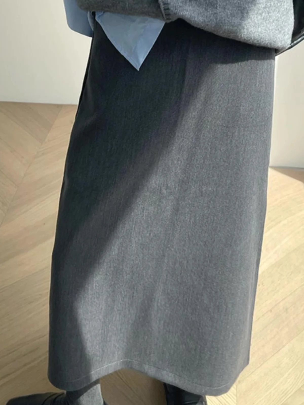 「MD」A · Moda" Otoño e Invierno 2024 Invierno Nueva falda de traje con abertura en la espalda gris