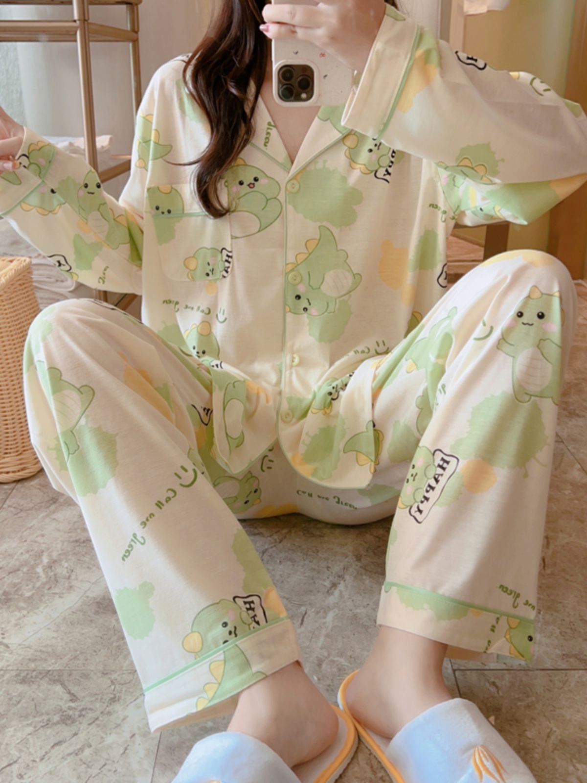 プラスサイズの純粋な綿のパジャマセット女性の長袖カジュアル漫画ホームレジャーツーピーススーツ V ネックボタンディテール