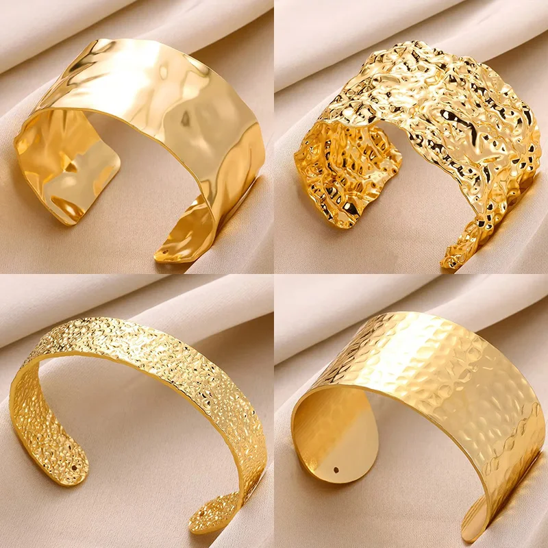 Squisito classico modello di colpo che apre il braccialetto dei braccialetti per le donne Bracciale con polsino Regalo di ornamento a mano in acciaio inossidabile color oro