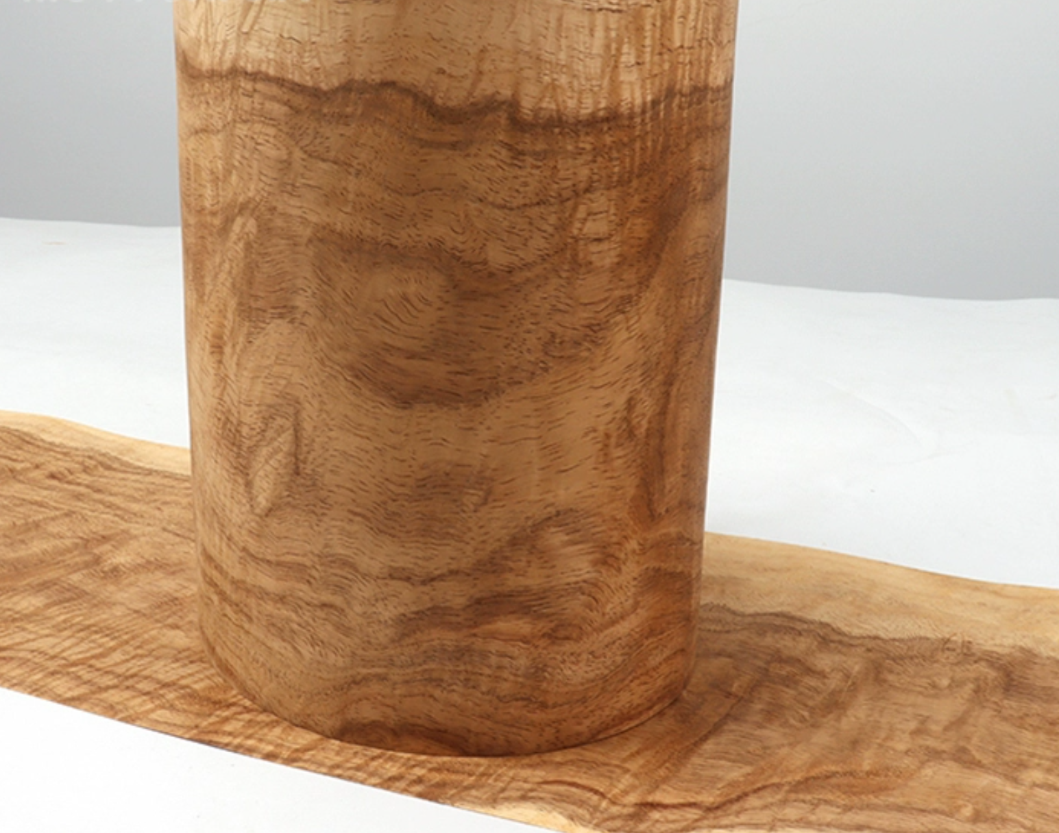 L:2.6 メートル幅:300 ミリメートル T:0.25 ミリメートルアフリカ白檀天然木ベニヤ木製品ベニヤ家庭用家具装飾