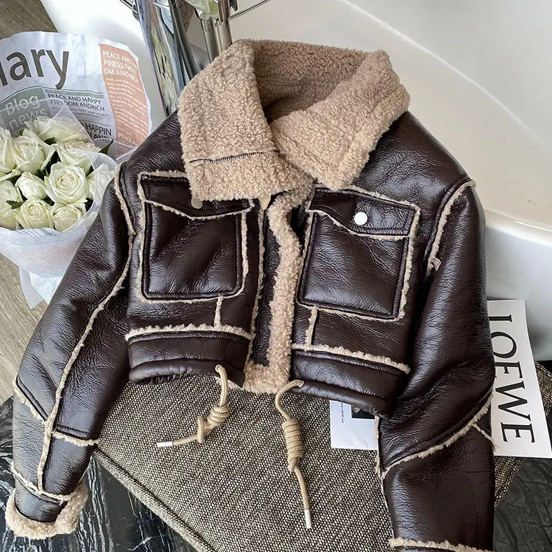 สีดํา Lambswool แจ็คเก็ตฤดูหนาวหนา Plus กํามะหยี่รถจักรยานยนต์หนัง Faux เย็บเสื้อ PU Plush เสื้อสเวตเตอร์ถักเสื้อคอปก