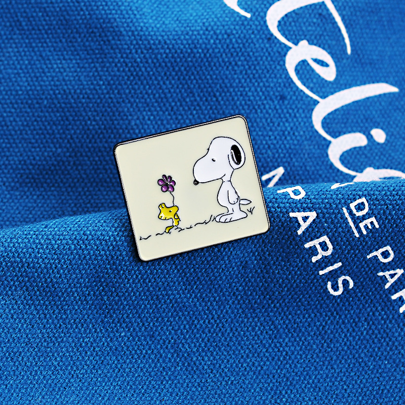 Snoopy Men Pin Ve Áo Thổ Cẩm Hoạt Hình Hình Huy Hiệu Da Bò Lapel Pin Nữ Trang Sức Phụ Kiện Trang Trí Quà Tặng