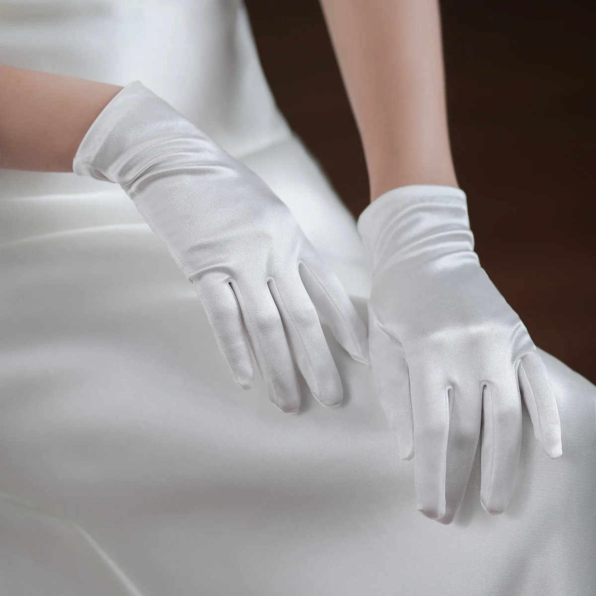 WG066 Elegant ซาตินสีขาวสั้นถุงมือเจ้าสาวนิ้วมือเจ้าสาวเพื่อนเจ้าสาว Handschuh ผู้หญิงประกวดดําเนินการพรหมอุปกรณ์เสริม