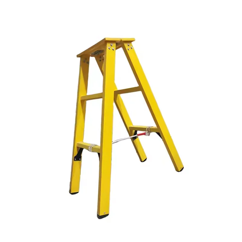 Escalera de espiga con escalera de fibra de vidrio aislada plegable portátil de buena estabilidad con base antideslizante