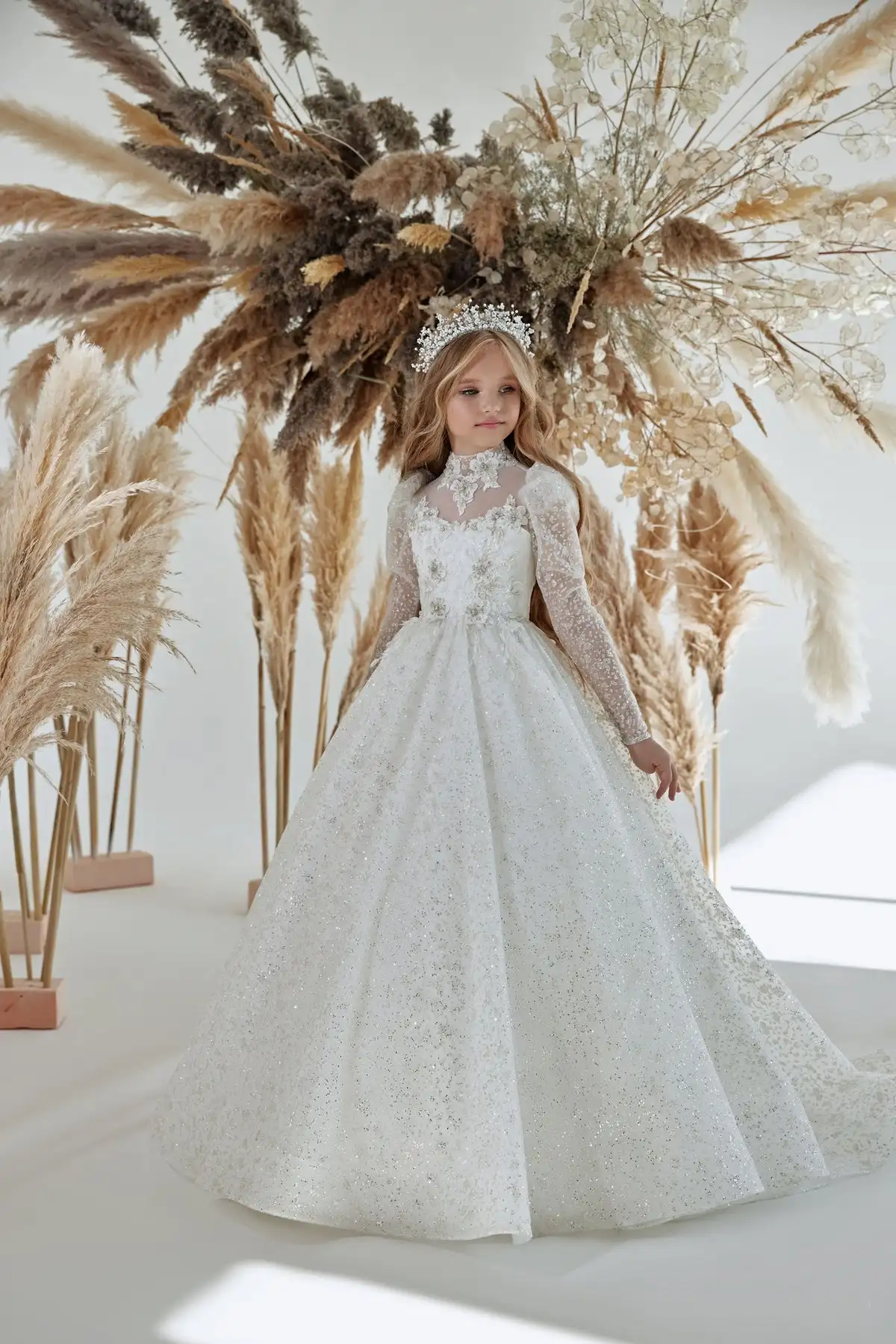สีขาว Elegant Princess ดอกไม้สาวชุดเข็มขัดลูกไม้เย็บปักถักร้อยบน Bodice A-Line ชุดแต่งงาน Min เพื่อนเจ้าสาวชุดราตรี