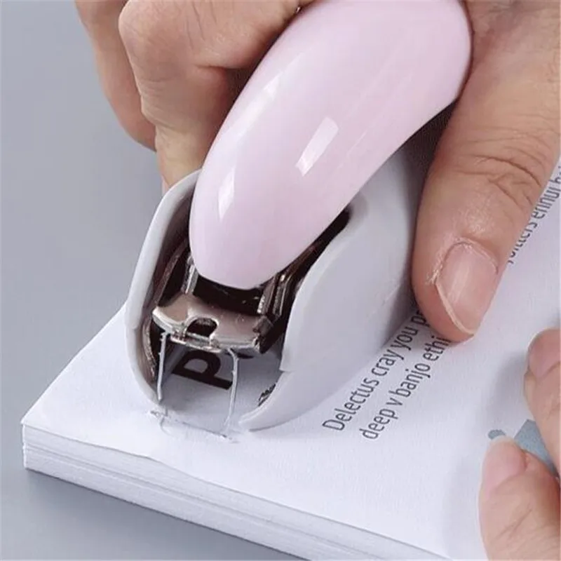 โลหะStaple RemoverมือถือMiniเครื่องเย็บกระดาษขนาดกะทัดรัดเครื่องมือกำจัดแบบพกพาเครื่องเขียนOffice Binding Supplies