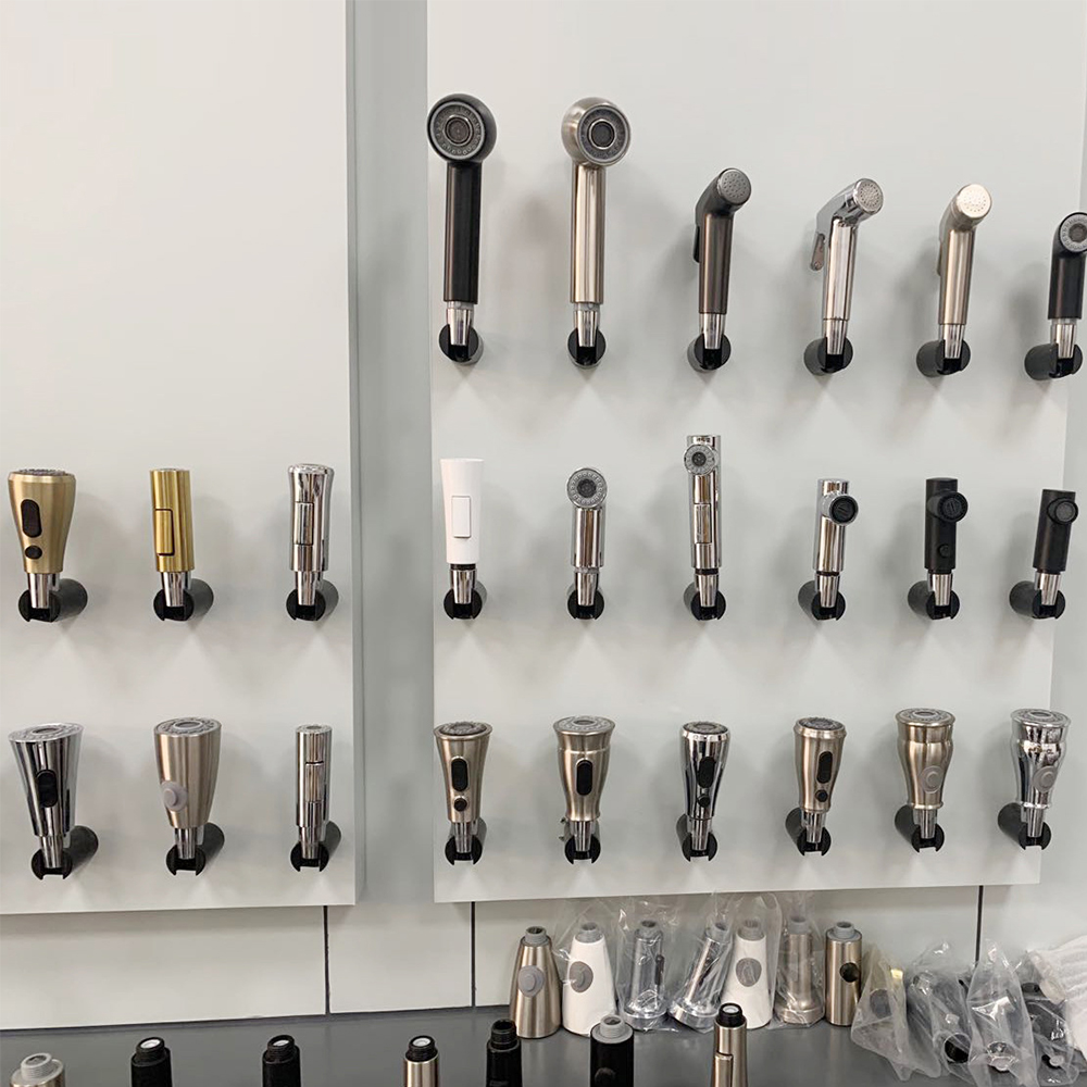 G1/2 ก๊อกน้ําห้องครัวหัวดึงหัวฝักบัว Sprayer ห้องน้ําอ่างล้างจาน TAP อุปกรณ์เสริม Black Silver Golden HEAD Aerator