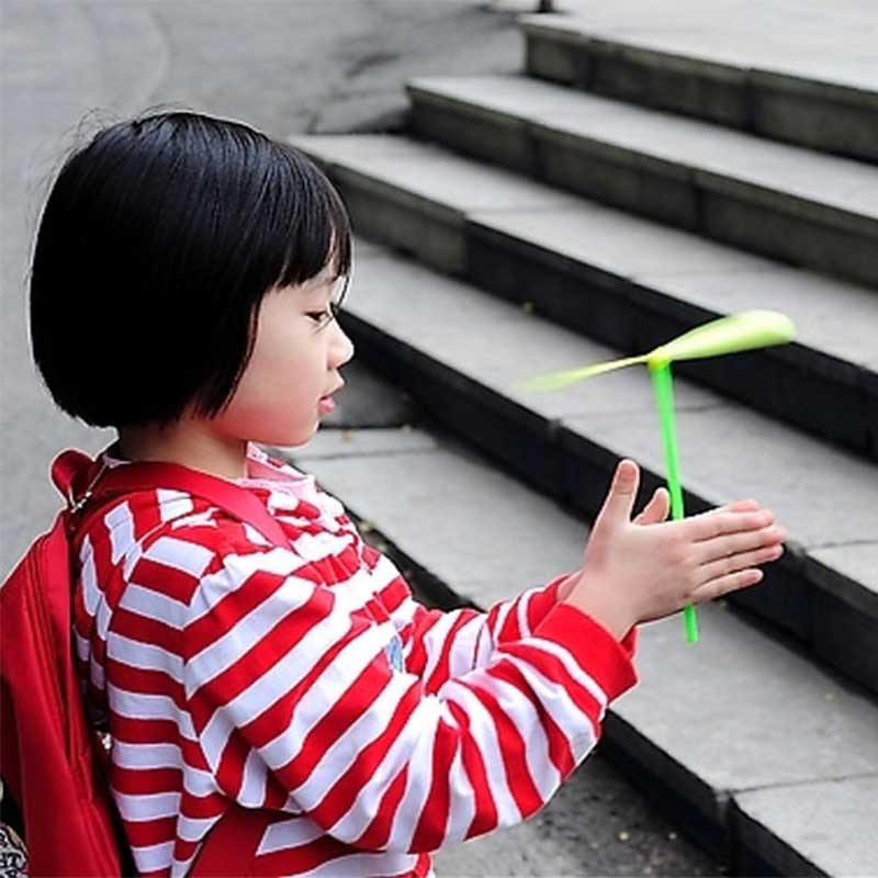 5/30 pçs plástico bambu libélula forma mão empurrar hélice voadora esportes ao ar livre brinquedo presente rotativa seta voadora jogos ao ar livre