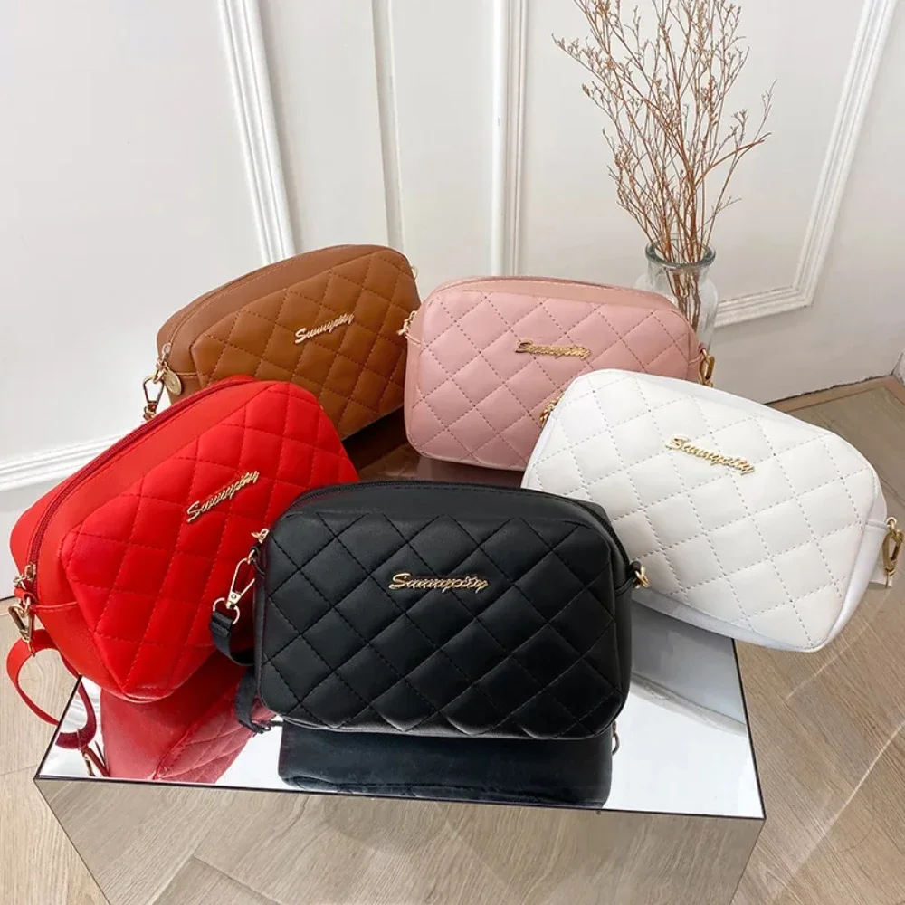 2024 Borsa a tracolla piccola con nappa per donna Trend Lingge ricamo fotocamera borsa a tracolla femminile catena di moda borse a tracolla da donna