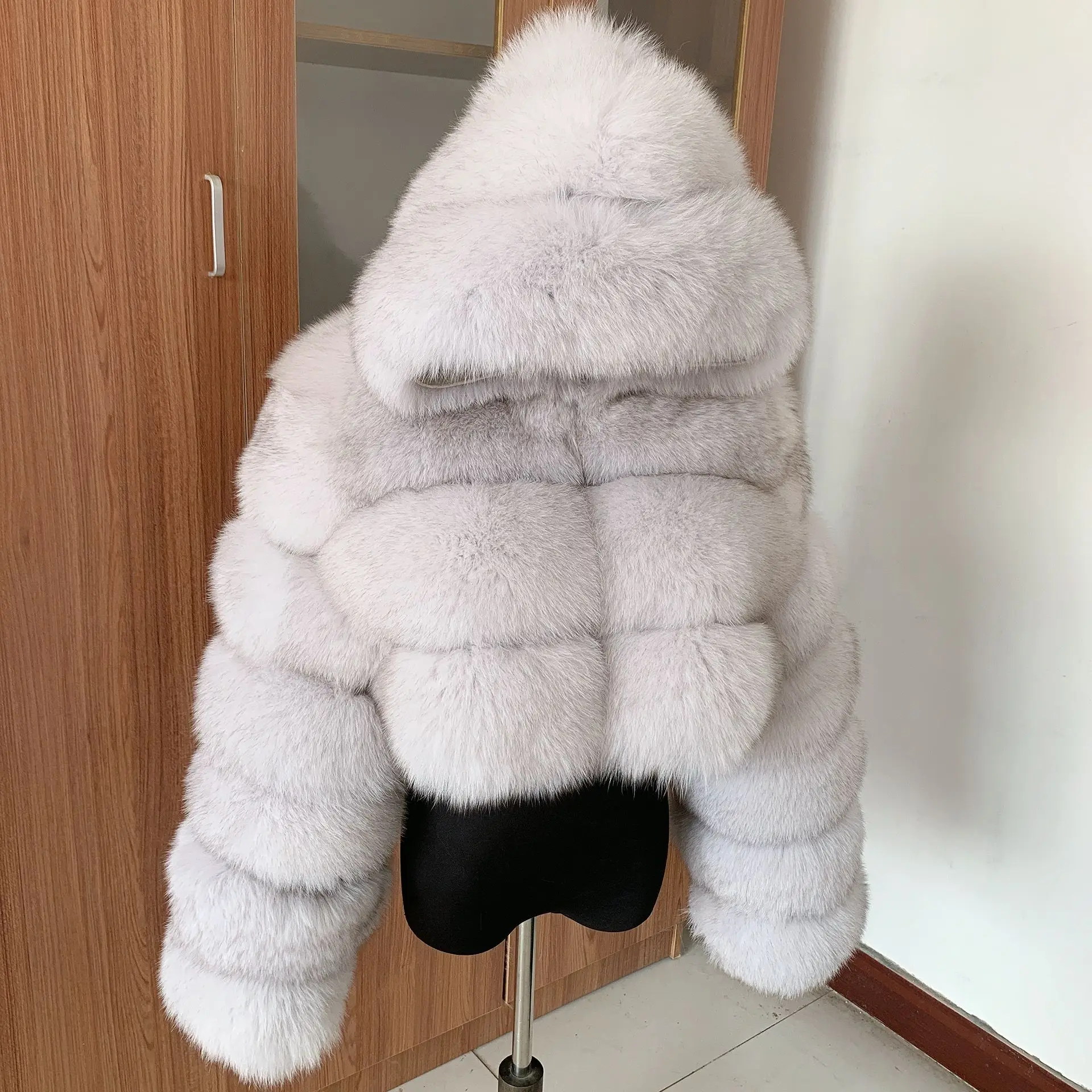 2023 o mais popular casaco de pele real curto com capuz feminino quente no inverno real pele de raposa 3 fileiras casaco curto pele de guaxinim com capuz jaqueta