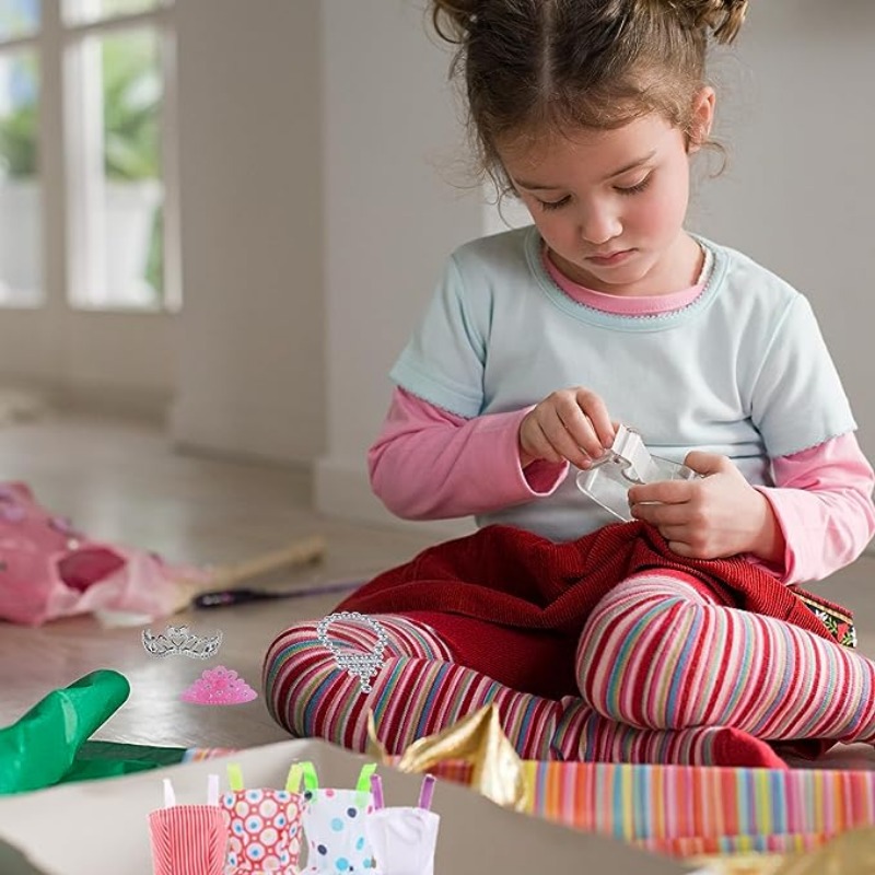 32 szt. Losowe ubranka i akcesoria dla lalek, 10 szt. Modnych sukienek 22 szt. Butów, okulary, naszyjniki, torebka dla lalki Barbie