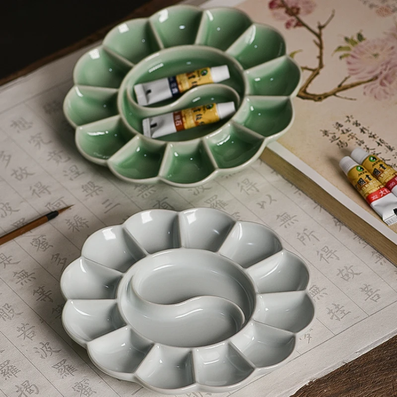 Handgefertigte Seladon-Palette, Pflaumenblüten-förmiges Aquarell-Farbtablett, Jingdezhen Ru Ofen, hochwertiger Keramikplatten- und Stifthalter