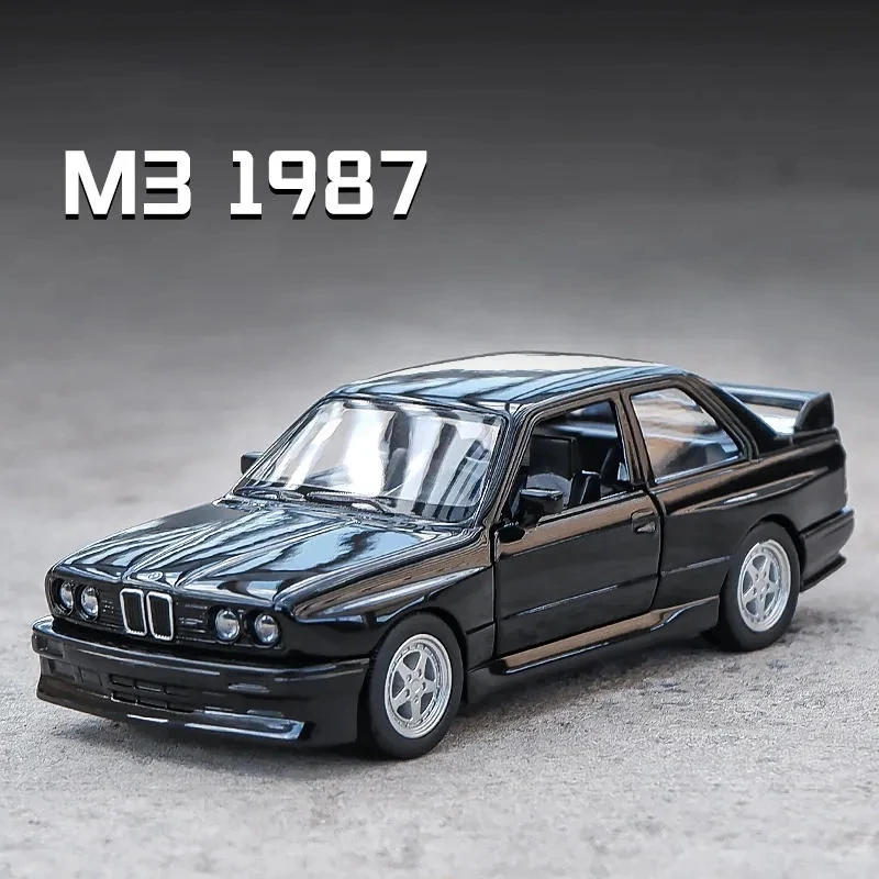 1/36 BMW M3 1987 Alloy Toys Model samochodu Metal Diecasts Pojazdy zabawkowe Autentyczne wykwintne wnętrze Odciągnij 2 drzwi Otwarty prezent dla dzieci