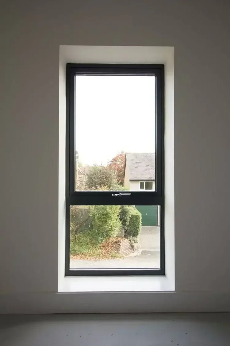Willa Home Windows Instrukcja Nowy projekt Podwójne przeszklenie Francuskie okno wahadłowe Metalowa rama Termiczna przerwa Aluminiowe okna skrzydłowe